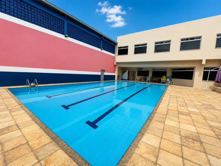 Piscina da unidade Rio Bonito do Colégio Liverpool